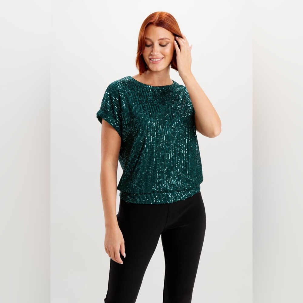 FRANK LYMAN Glamorous Sequin Pullover Style 226482 Emerald Green Top